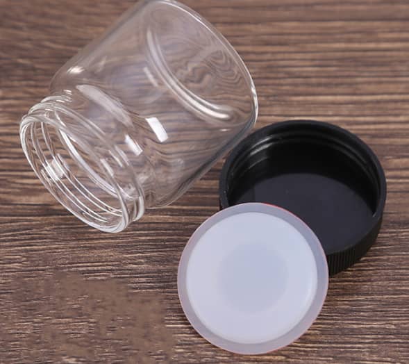 Glass sample bottle, flat bottom, with screw cap
