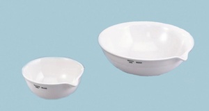Evaporating dish, Porcelain with spout
